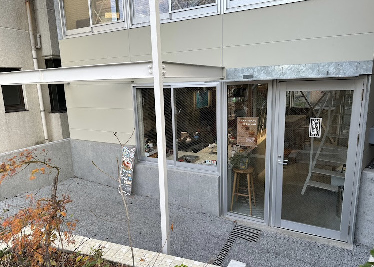下北沢　カフェ　洞洞　外観