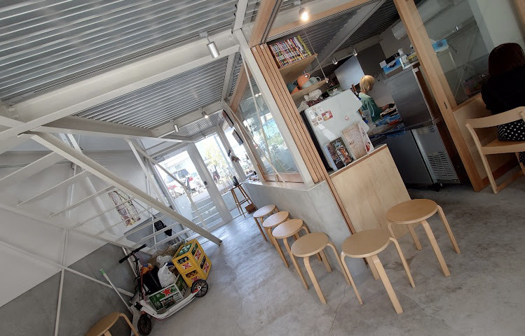 下北沢　カフェ　洞洞　店内の雰囲気