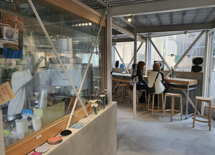 下北沢　カフェ　洞洞　店内の雰囲気