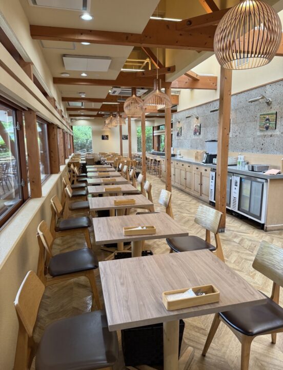 上野　カフェ　EVERYONEs CAFE　店内の雰囲気