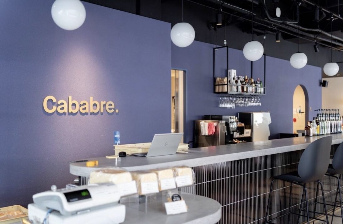 上野　カフェ　cafe&bar Cababre.　店内の雰囲気