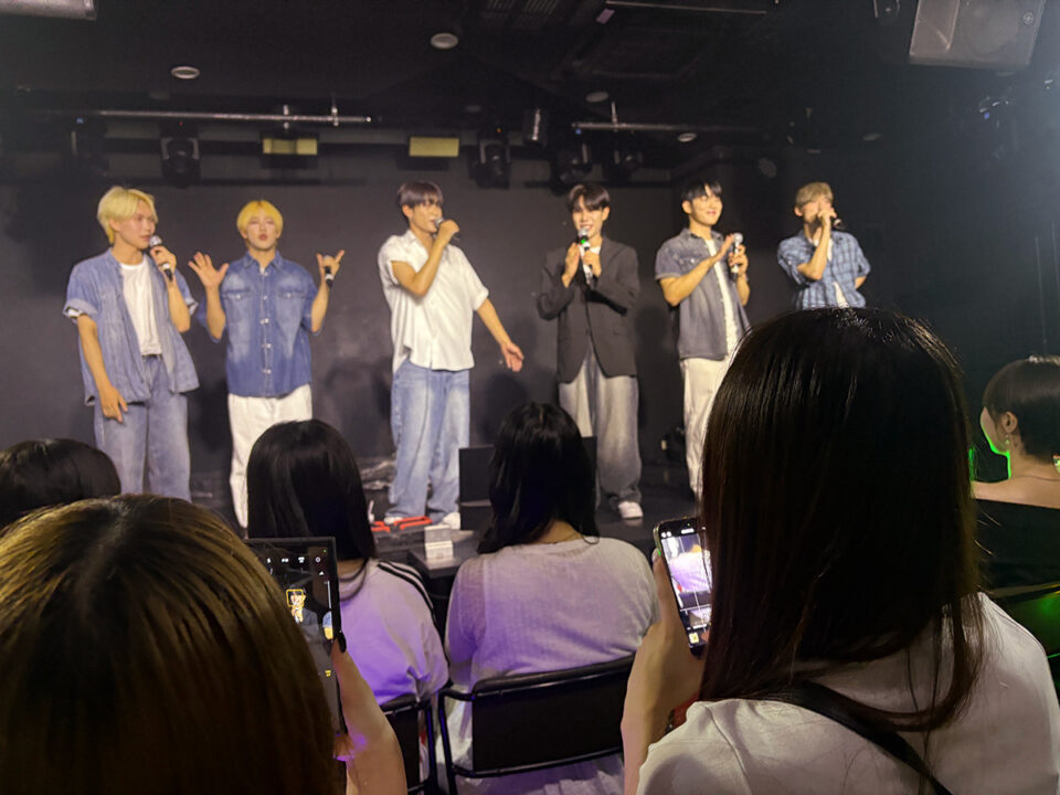間近で韓流アイドルのライブが楽しめます