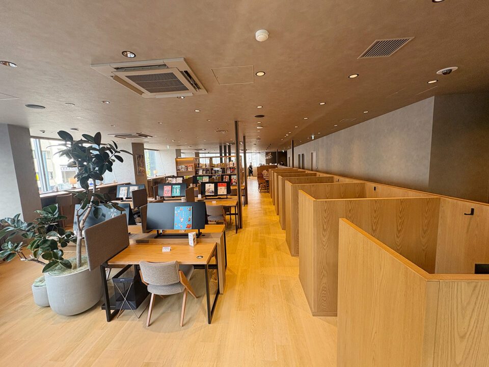 Olive LOUNGE（オリーブ ラウンジ）　店内の雰囲気 2階の有料スペース奥
