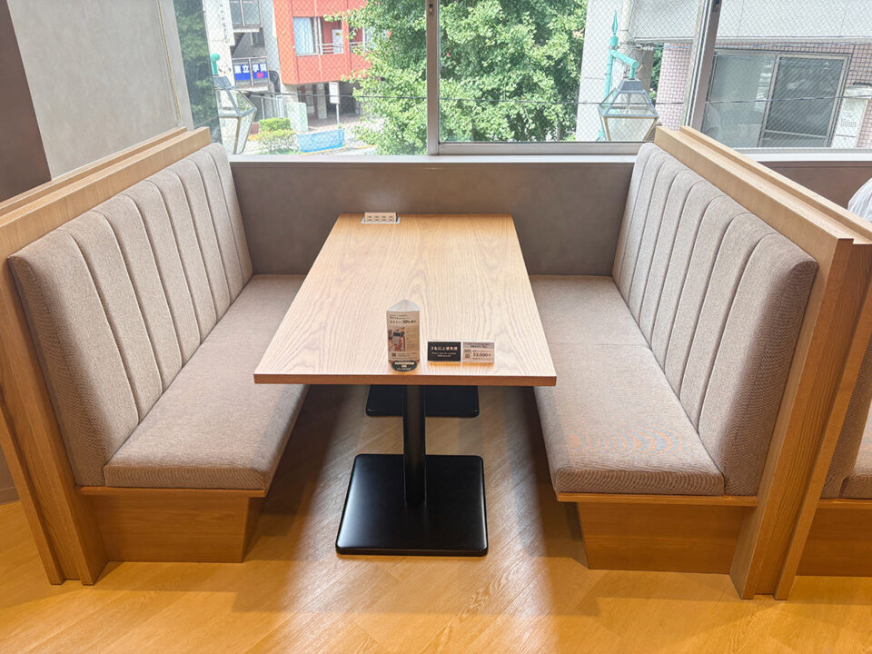 Olive LOUNGE（オリーブ ラウンジ）　店内の雰囲気 2階のファミレス席