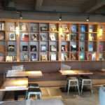 町田　カフェ　武相庵 Library & Hostel（ブソウアン ライブラリーアンドホステル）　店内の雰囲気