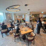 高輪ゲートウェイ　カフェ　TOOTH TOOTH BISTRO&CAFE（トゥーストゥース ビストロアンドカフェ）店内の雰囲気