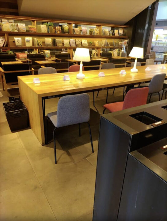羽田空港　カフェ　Caffe LAT25°(カフェ ラット ニジュウゴド) 羽田空港第一ターミナル店　店内の雰囲気