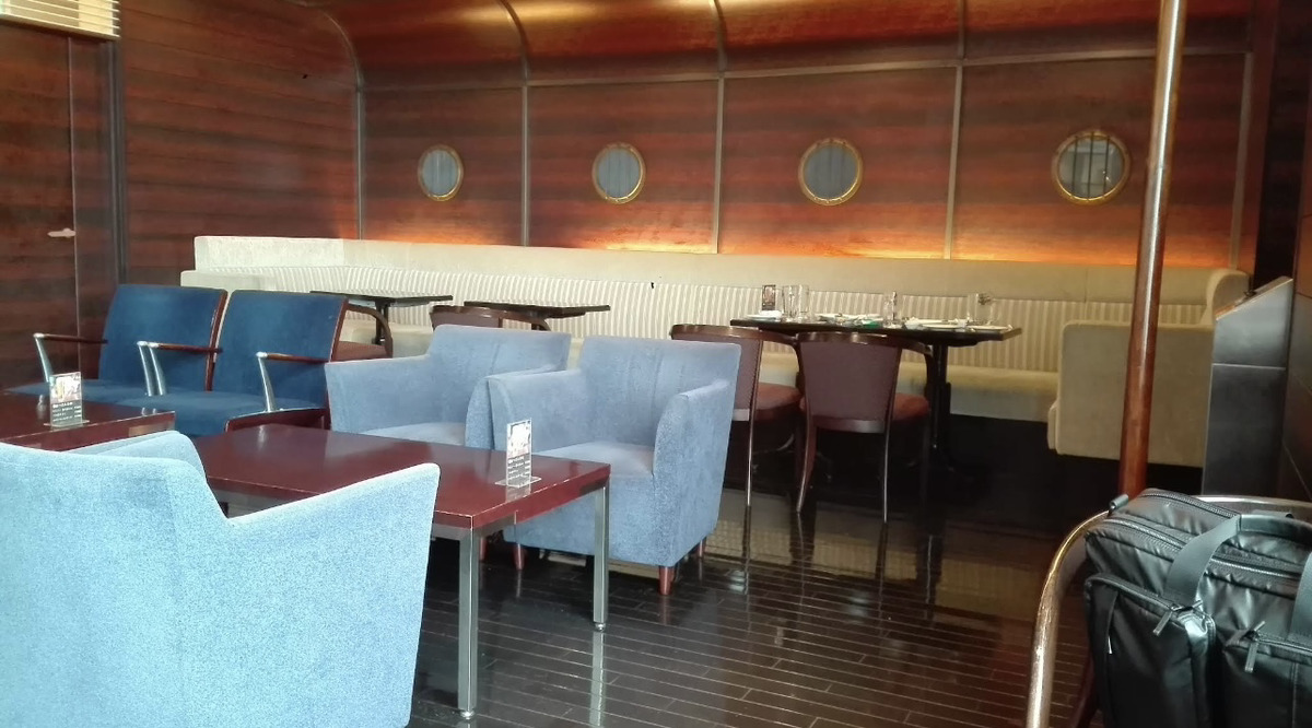 羽田空港　カフェ　Cafe Lounge Gate 53(カフェラウンジ ゲート53)　店内の雰囲気