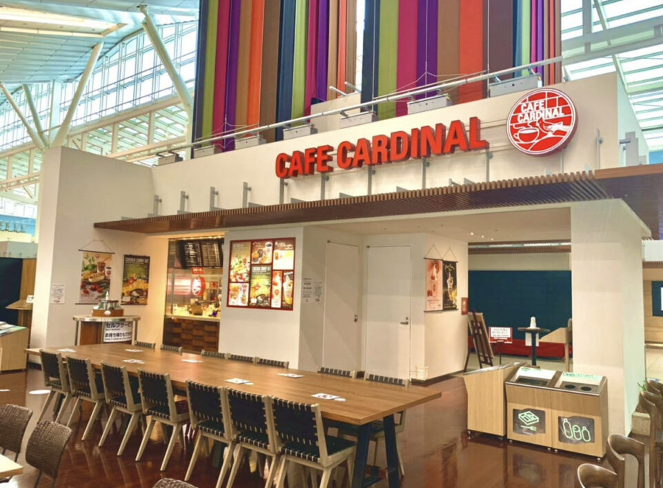 羽田空港　カフェ　カフェ カーディナル　店内の雰囲気