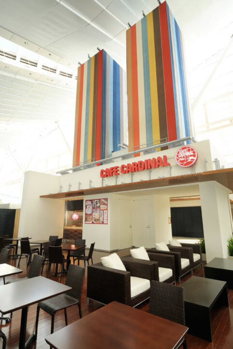 羽田空港　カフェ　カフェ カーディナル　店内の雰囲気
