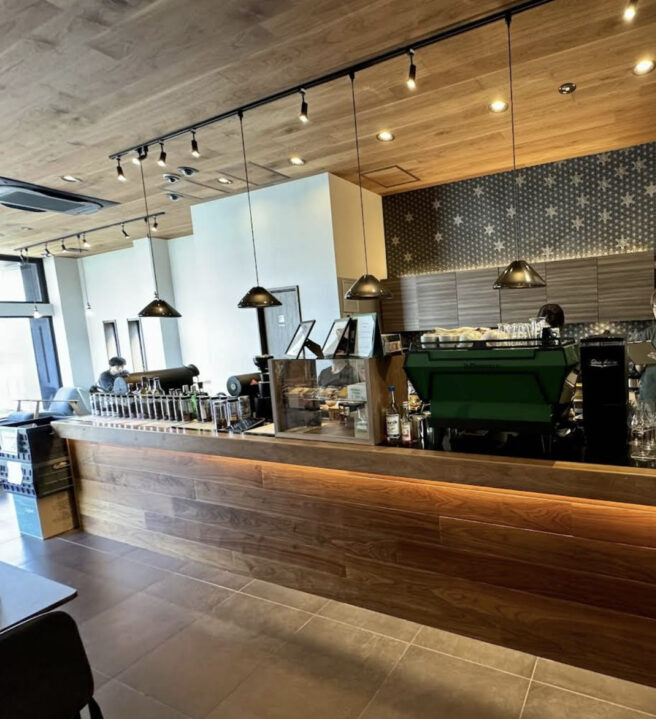 池袋　カフェ　WAVY COFFEE ROASTERS（ウェービーコーヒーロースターズ）　店内の雰囲気
