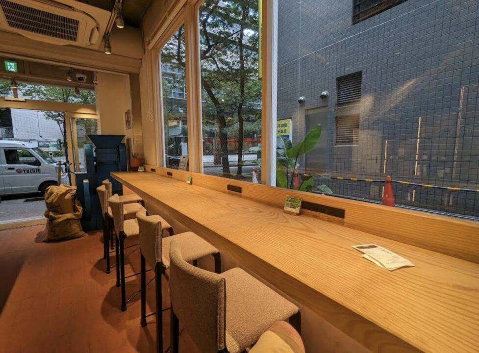 日本橋　カフェ　GOOD COFFEE FARMS Cafe & Bar（グッドコーヒーファームズ カフェアンドバー）　店内の雰囲気