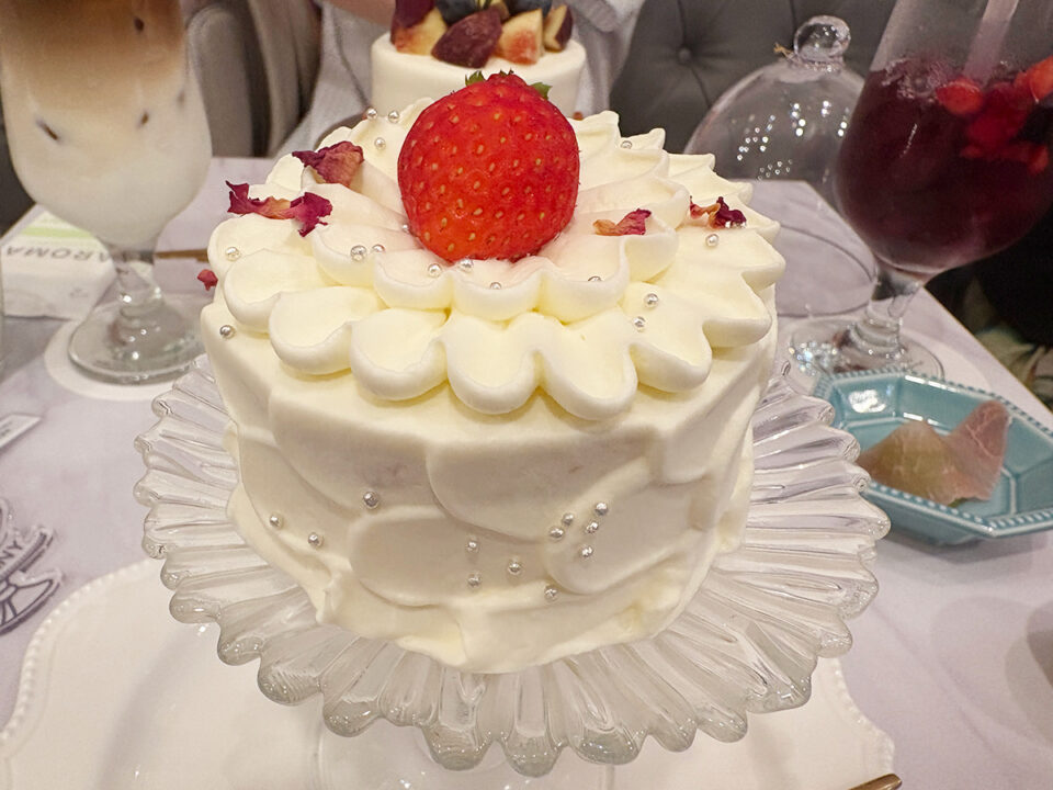 ローズイチゴのショートケーキ