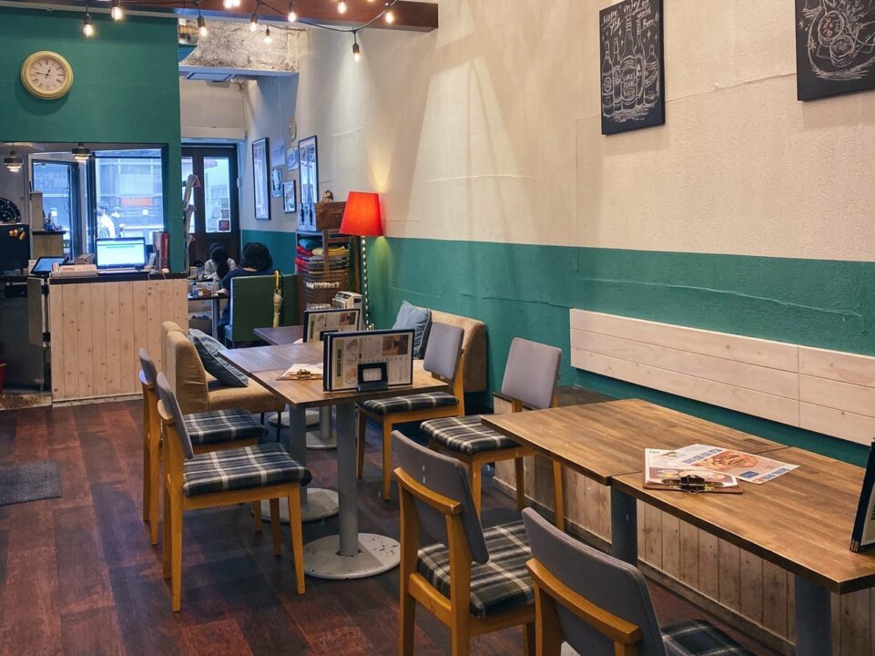 北千住　カフェ　Cafe＆Diner KHB（カフェアンドダイナー ケーエイチビー）　店内の雰囲気