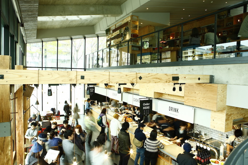 東池袋　カフェ　RACINES FARM TO PARK（ラシーヌ ファーム トゥー パーク）　店内の雰囲気