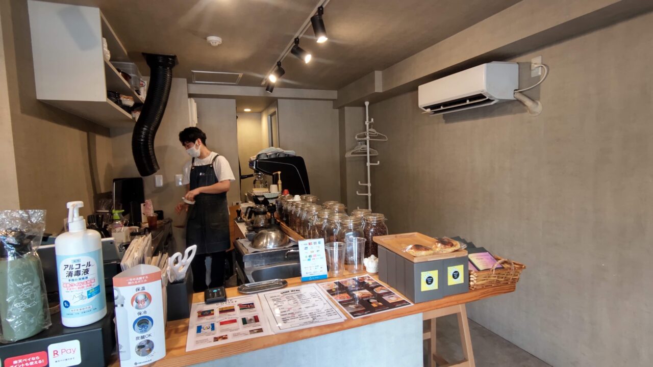 東池袋　カフェ　RULE COFFEE&ROASTERS（ルール コーヒー&ロースターズ）　店内の雰囲気