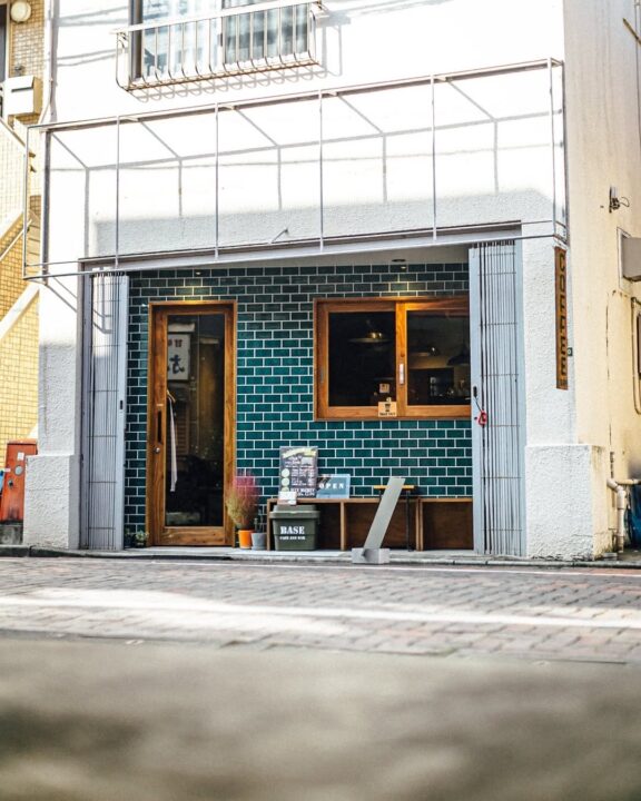 綾瀬　カフェ　BASE CAFE&BAR （ベースカフェアンドバー）　外観