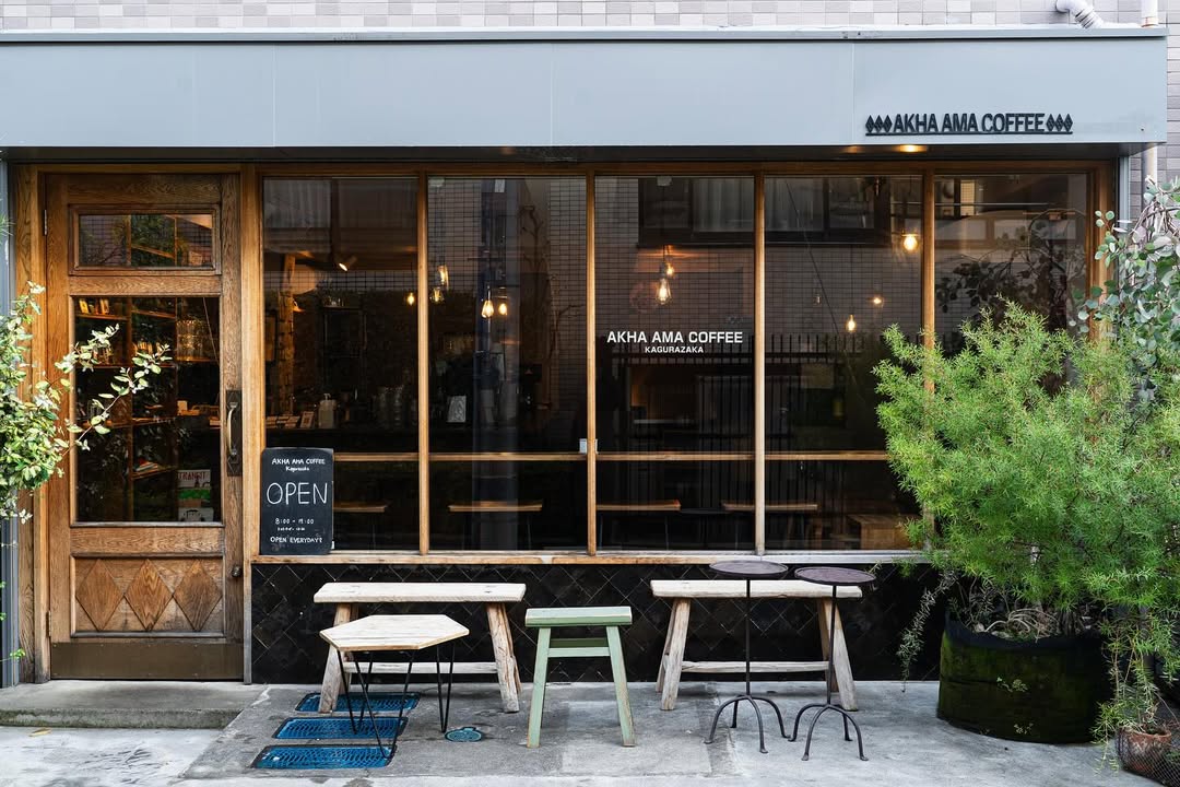 神楽坂　カフェ　AKHA AMA COFFEE KAGURAZAKA（アカアマコーヒー神楽坂）　外観