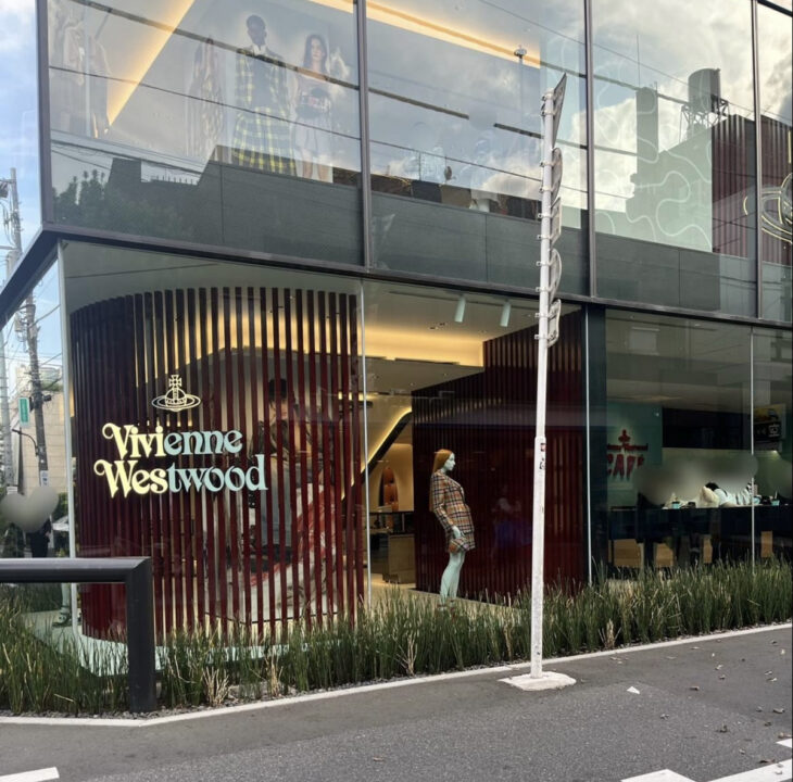 表参道　カフェ　Vivienne Westwood CAFÉ（ヴィヴィアンウエストウッドカフェ）　外観