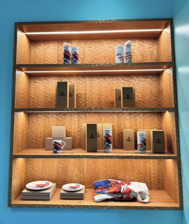 表参道　カフェ　Vivienne Westwood CAFÉ（ヴィヴィアンウエストウッドカフェ）　店内の雰囲気