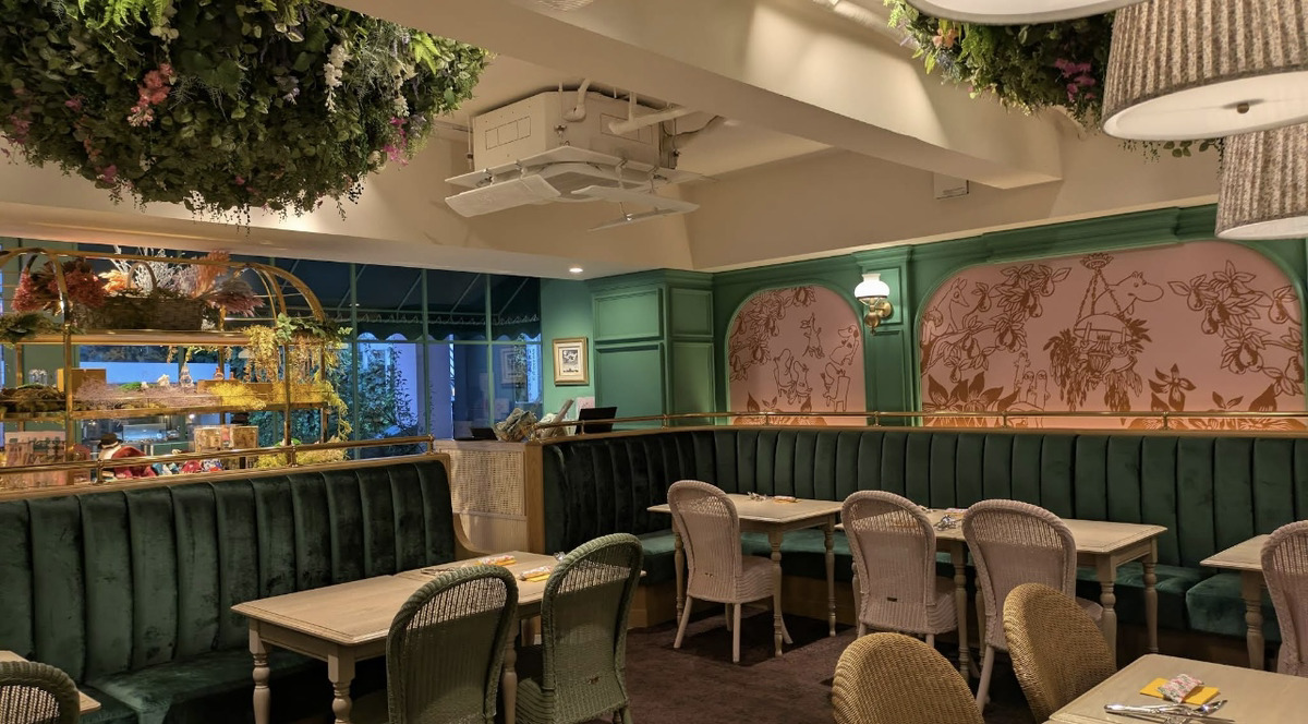 表参道　カフェ　MOOMIN CAFE FLORAL VALLEY（ムーミンカフェ フローラルバレー）　店内の雰囲気