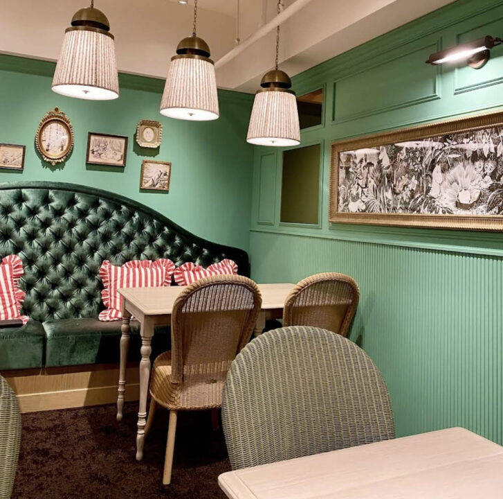 表参道　カフェ　MOOMIN CAFE FLORAL VALLEY（ムーミンカフェ フローラルバレー）　店内の雰囲気