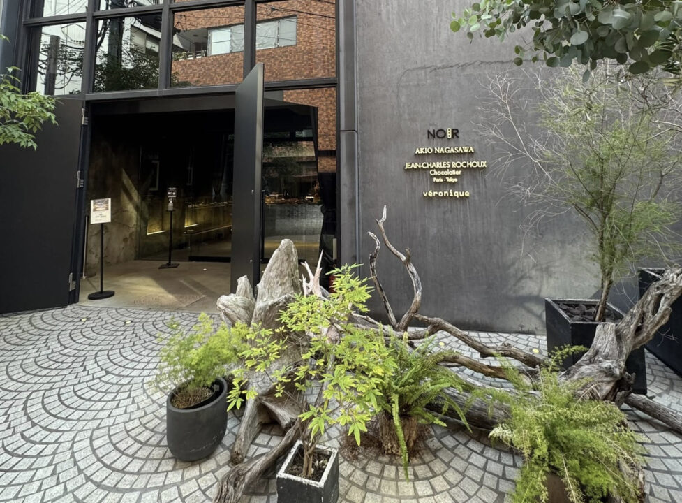 表参道　カフェ　JEAN-CHARLES ROCHOUX CAFE（ジャンシャルルロシューカフェ）　外観