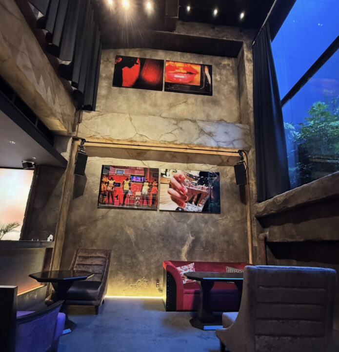 表参道　カフェ　JEAN-CHARLES ROCHOUX CAFE（ジャンシャルルロシューカフェ）　店内の雰囲気