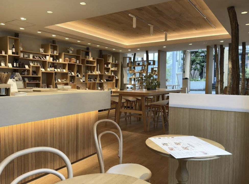 表参道　カフェ　enoak（エノーク）　店内の雰囲気 