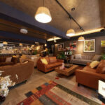 渋谷　カフェ　YOLO cafe & bar 宮益坂店（ヨロカフェアンドバー）　店内の雰囲気