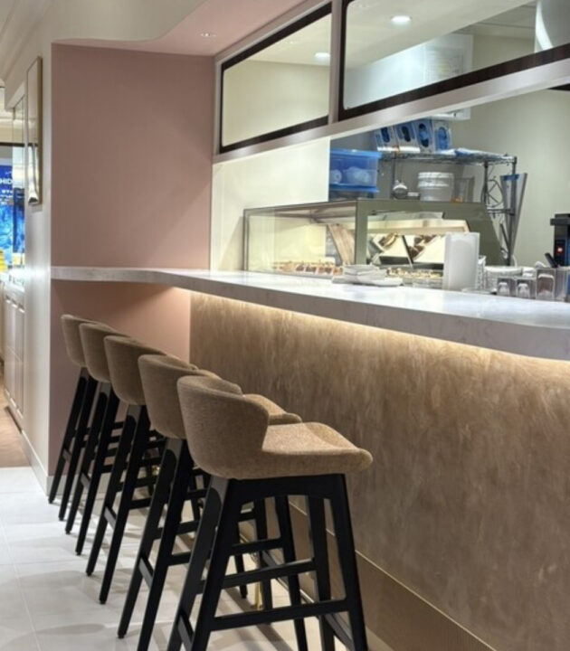 池袋　カフェ　La Maison du Chocolat（ラ・メゾン・デュ・ショコラ） 西武池袋 サロン　　店内の雰囲気