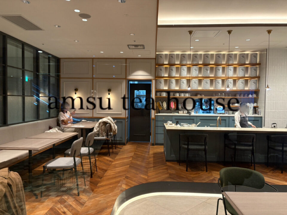 大崎　カフェ　amsu tea house TOKYO (アムシュティーハウストウキョウ)　店内の雰囲気