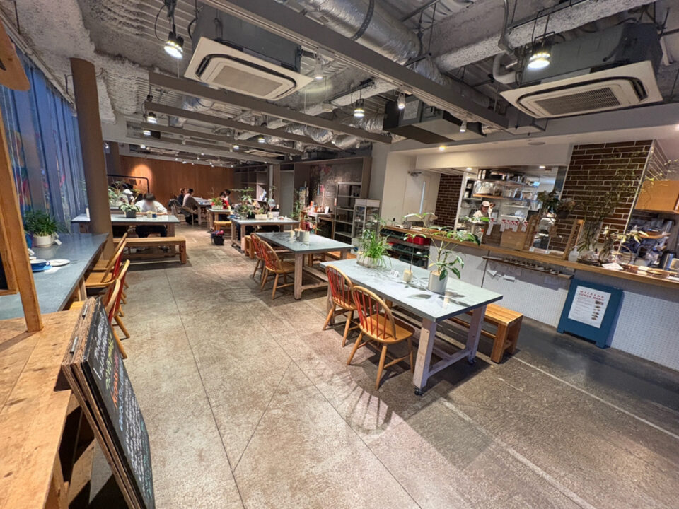 大崎　カフェ　CAFE＆HALL Ours（カフェアンドホールアワーズ）店内の雰囲気