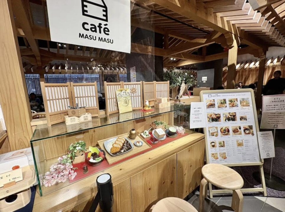 御茶ノ水　カフェ　カフェ マスマス　外観