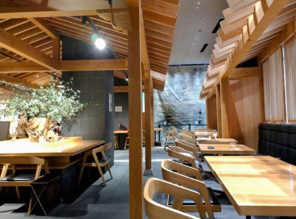 御茶ノ水　カフェ　カフェ マスマス　店内の雰囲気