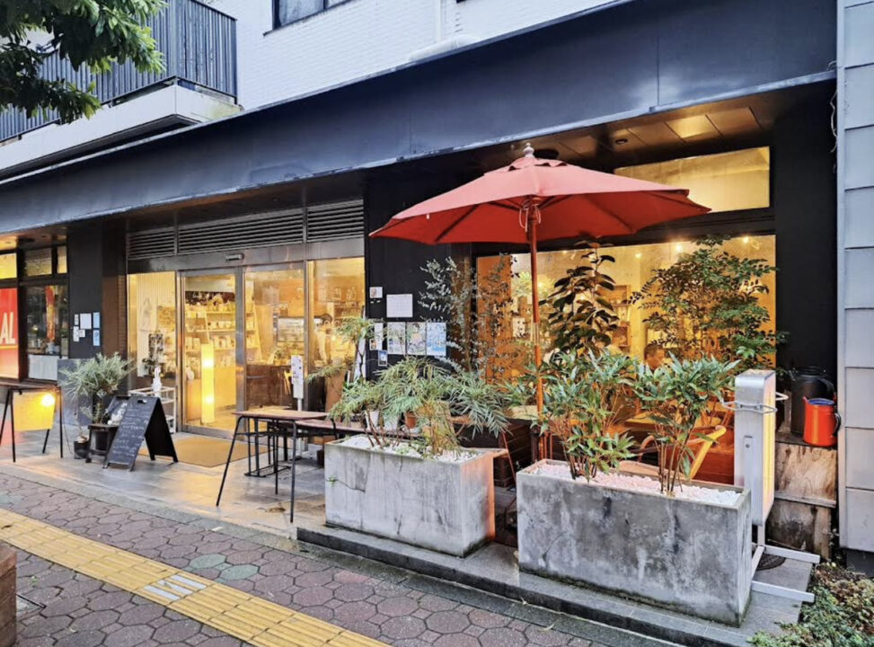 三鷹　カフェ　フジヤコーヒー supports by 横森珈琲　外観