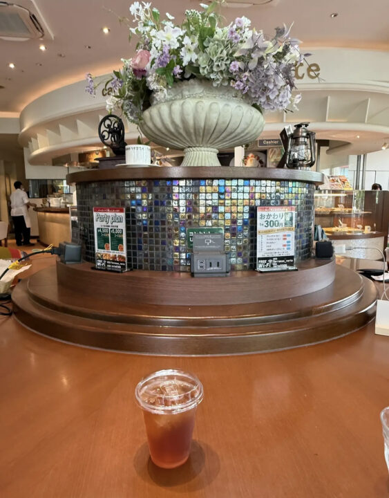 三鷹　カフェ　カフェ テラスヴェルト 三鷹店　店内の雰囲気 