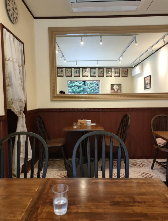 三鷹　カフェ　Saint Denis Cafe (サンドニ・カフェ)　店内の雰囲気 