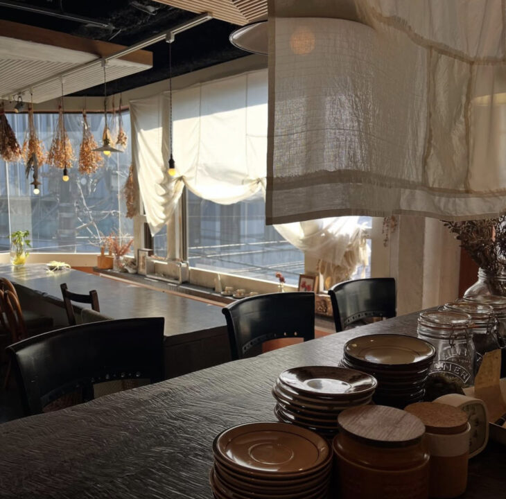 武蔵小金井　カフェ　はけの森、コマグラ 店内の雰囲気