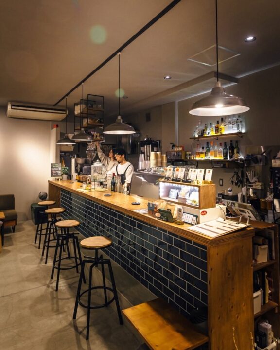 綾瀬　カフェ　BASE CAFE&BAR （ベースカフェアンドバー）　店内の雰囲気