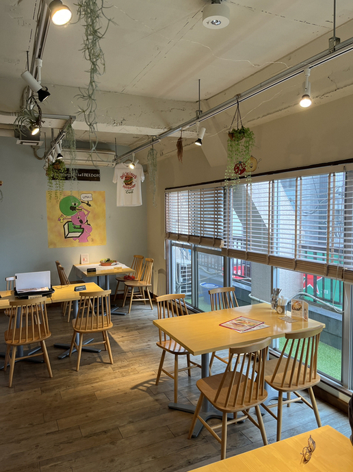 ひばりが丘 カフェ Burger&CafeBar CueS (バーガーアンドカフェバーキューズ) 店内の雰囲気