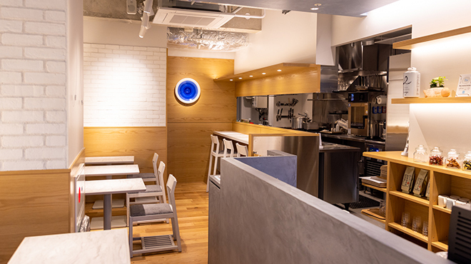 四ツ谷 カフェ FISH A WEEK(フィッシュ ア ウィーク)週一魚 四谷店 店内の雰囲気