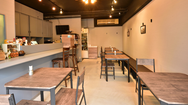 四ツ谷 カフェ DiningCafeフルスイング 店内の雰囲気