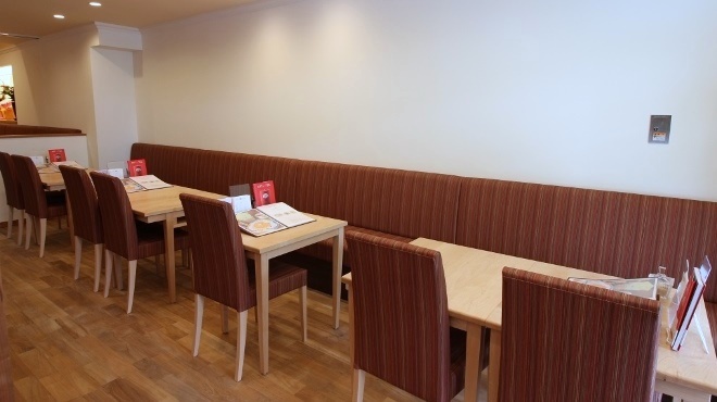 神楽坂　カフェ　The tee Tokyo　supported by MLESNA TEA（ザティー東京 サポートバイ ムスレナティー）　店内の雰囲気