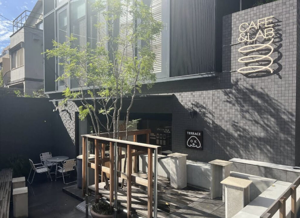 高田馬場　カフェ　B Cafe&Lab × Drunk N’Jump 跳海東京（ビー・カフェ・アンド・ラボ×ドランクンジャンプ）　外観