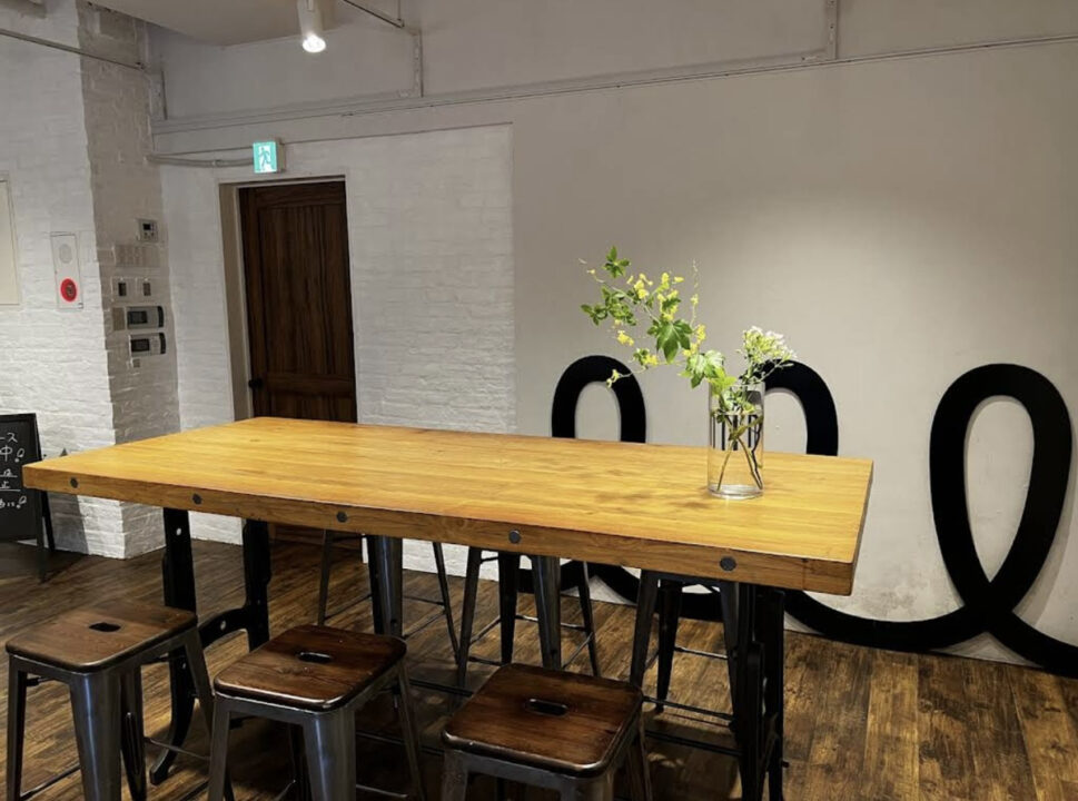 高田馬場　カフェ　B Cafe&Lab × Drunk N’Jump 跳海東京（ビー・カフェ・アンド・ラボ×ドランクンジャンプ）　店内の雰囲気