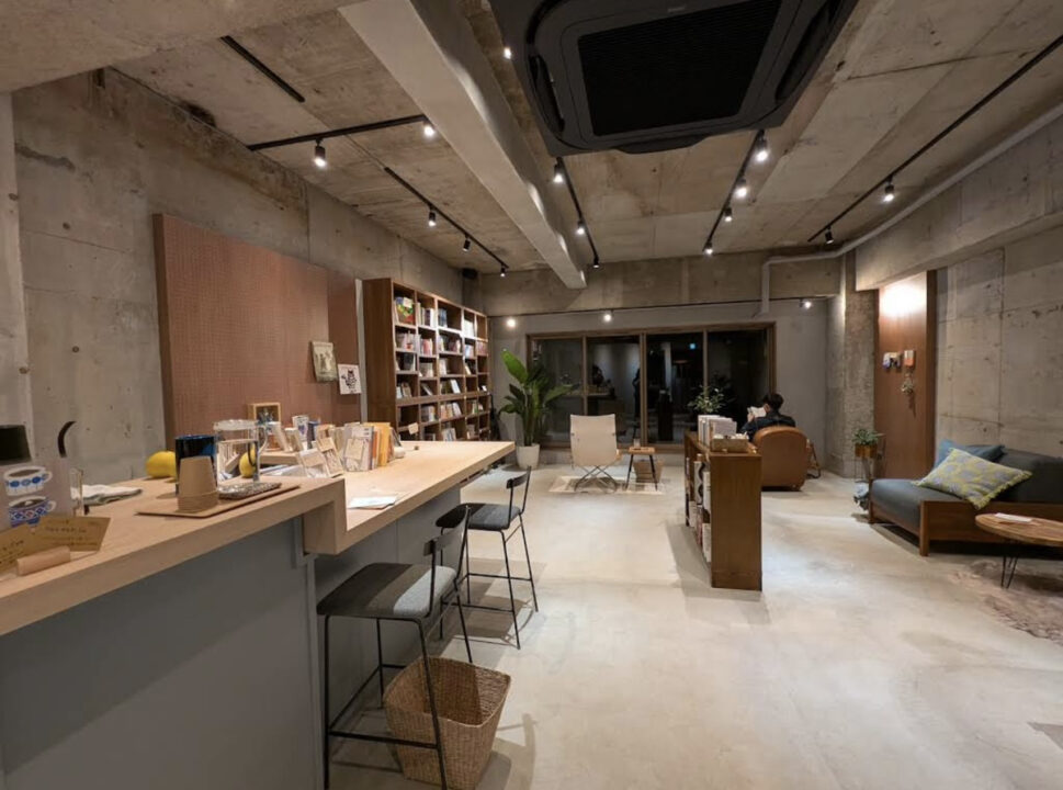 高田馬場　カフェ　本に没頭できるカフェ Good Rack（グッドラック）　店内の雰囲気