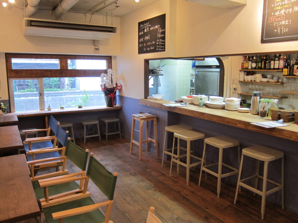 水道橋　カフェ　BASE CAMP（ベースキャンプ）　店内の雰囲気
