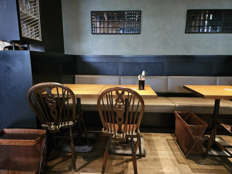 青山　カフェ　カフェ crisscross（クリスクロス）　　店内の雰囲気 