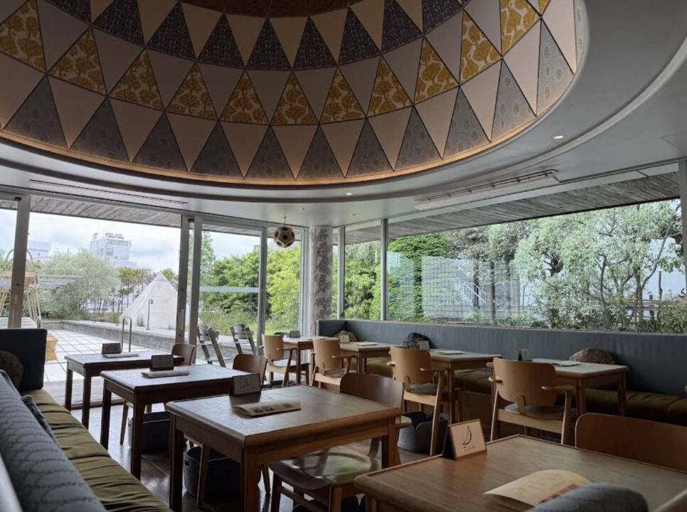 青山　カフェ　call cafe（コールカフェ） 家と庭　店内の雰囲気